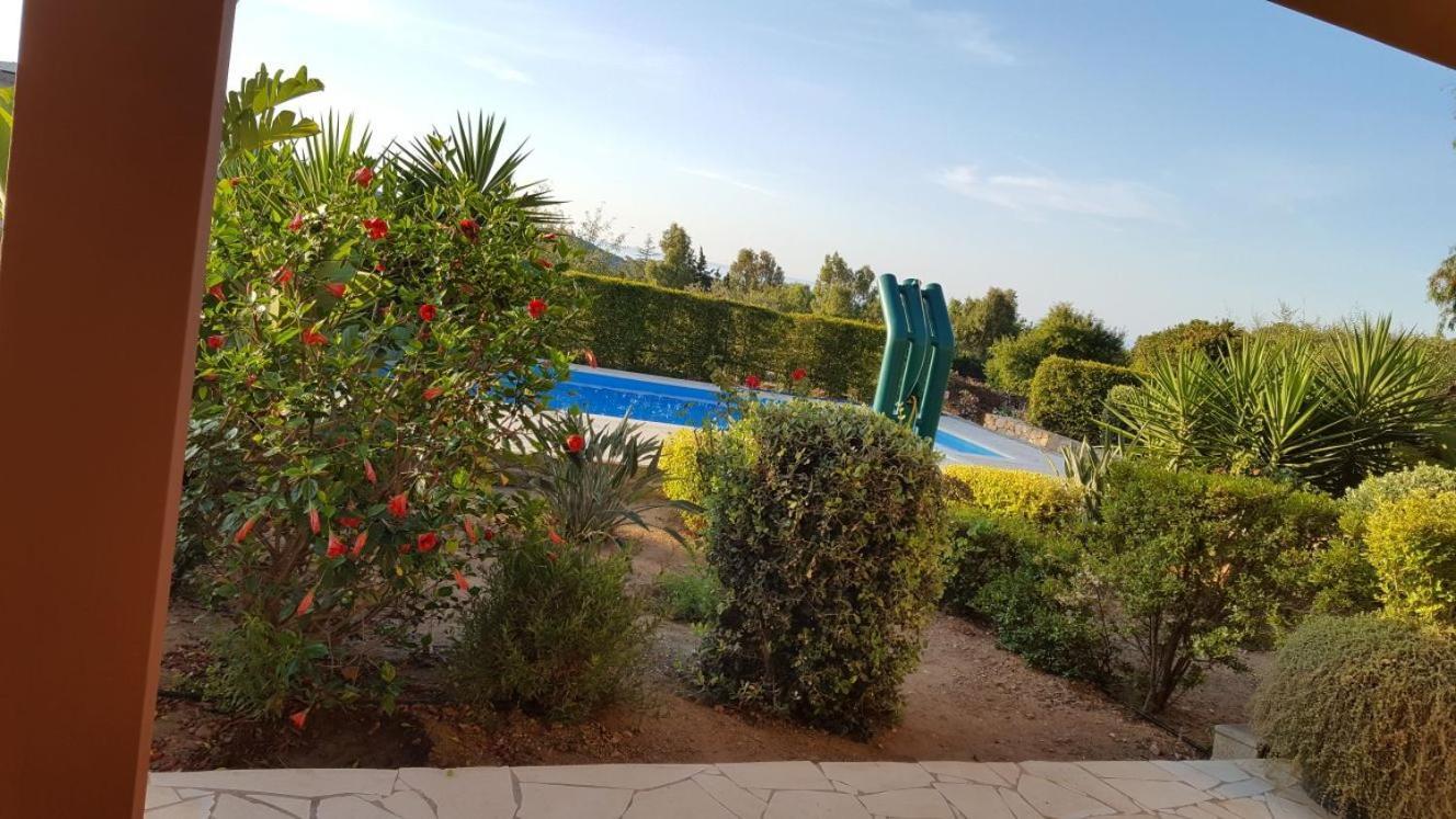 Appartamento In Splendido E Riservato Villaggio, Marina Di Tertenìa エクステリア 写真