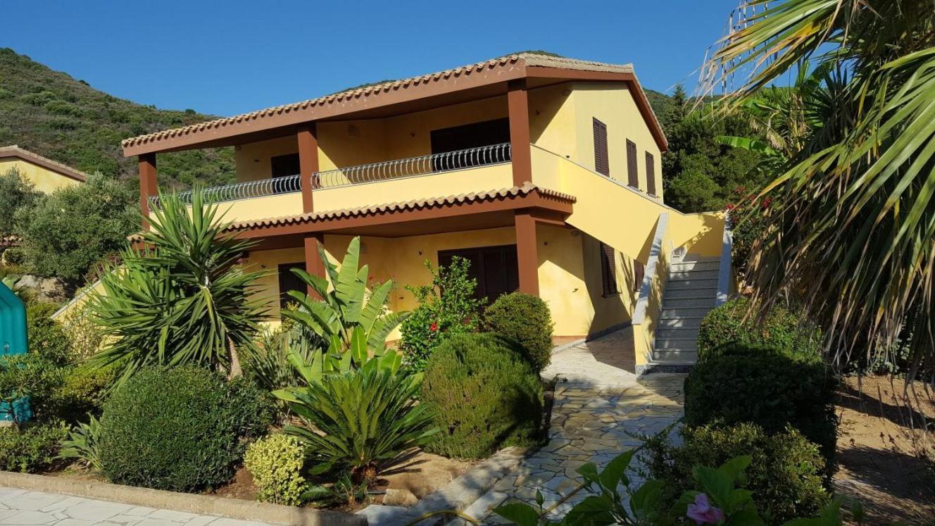 Appartamento In Splendido E Riservato Villaggio, Marina Di Tertenìa エクステリア 写真