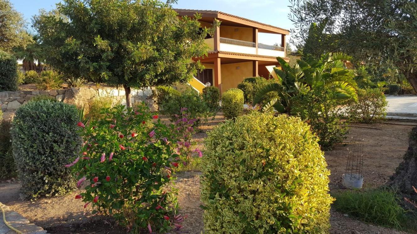 Appartamento In Splendido E Riservato Villaggio, Marina Di Tertenìa エクステリア 写真