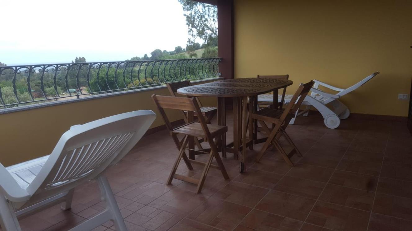 Appartamento In Splendido E Riservato Villaggio, Marina Di Tertenìa エクステリア 写真